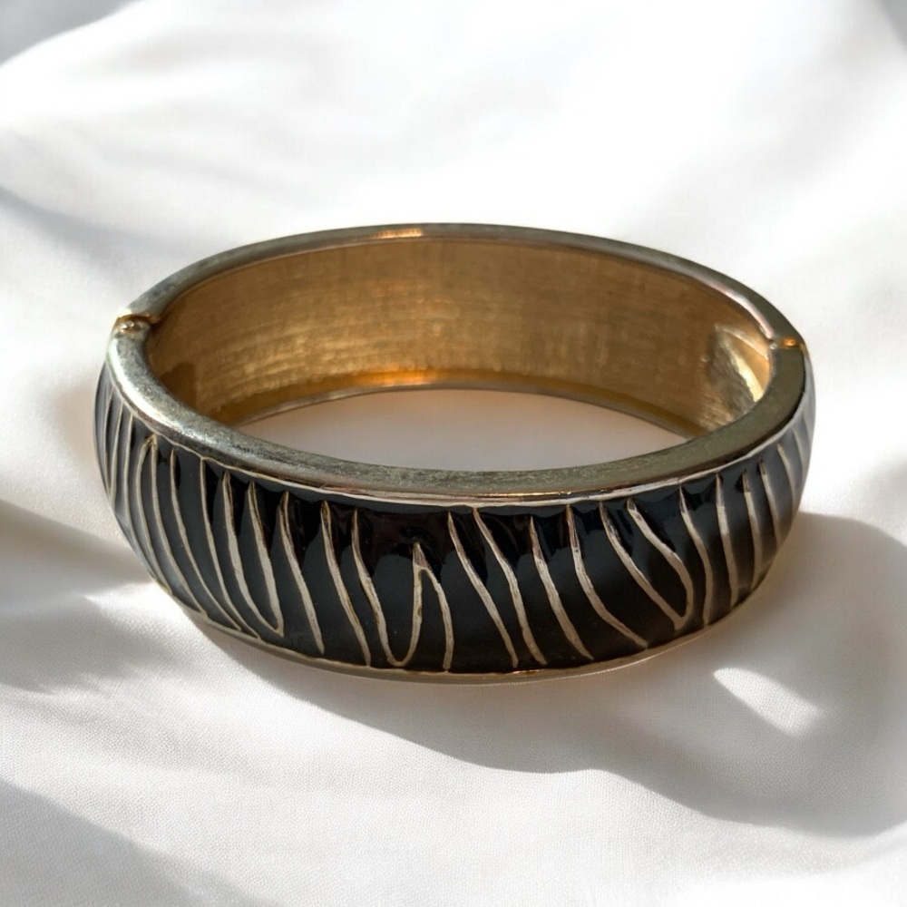 Vintage Black and Gold Bangle Bracelet